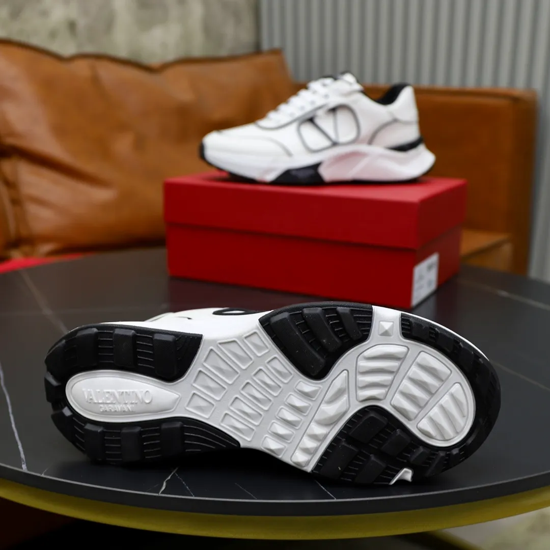 Men's shoes 💰480💰VALENTINO/Valentino 2024s men's latest low-top thick-soled sports shoes are shipped. Made with heavy industry, men's fine casual sports shoes, versatile style. Original leather, rubber lines embellished with geometric segmented uppers, hand-sewn, novel and fashionable, rubber soles with rivet details on the front and back, VALENTINO GARAVANI LOGO printed on the side, and Valentino decorative inlay on the tongue. Garavani Logo, comfortable, breathable and durable! Comes with full original packaging! Code number: 38-39-40-41-42-43-44 (45 can be customized)